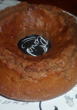 Una foto de Exquisita torta integral de ciruelas y nueces