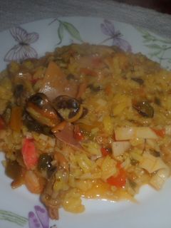 Una foto de Arroz amarillo con mariscos