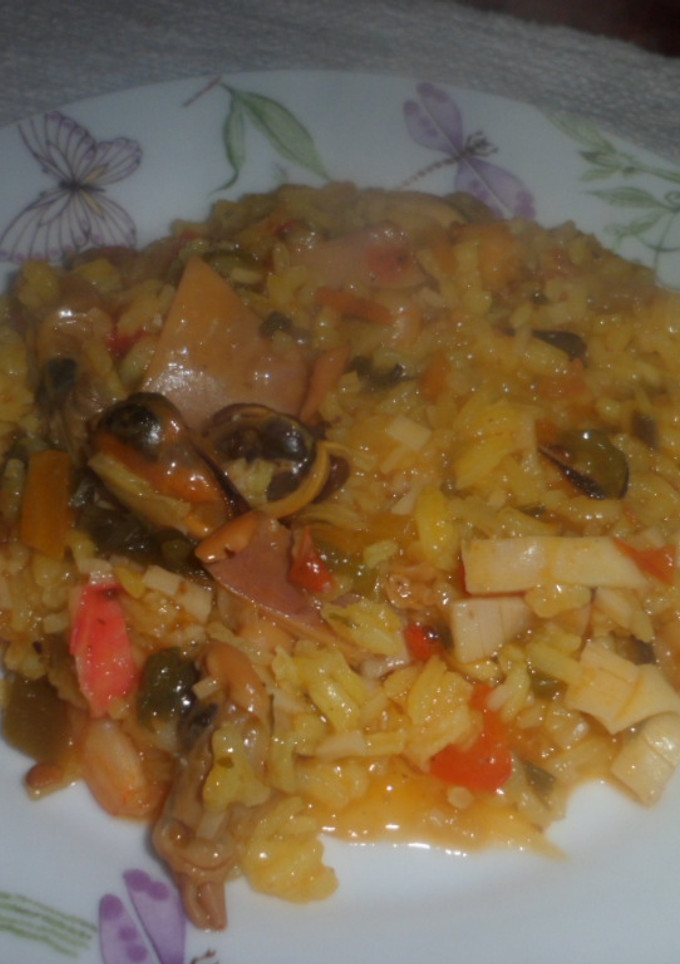 Una foto de Arroz amarillo con mariscos