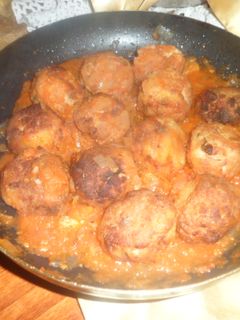 Una foto de Albóndigas de ricota con salsa