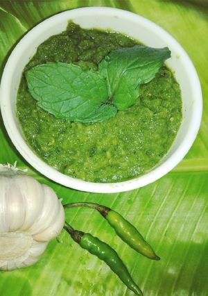 हिरवी मिरची चटणी (green mirchi chutney recipe in marathi) रेसिपी चे मुख्य फोटो 
