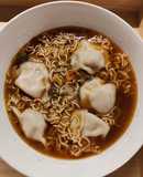 Noodles con gyozas