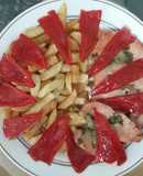 Filetes de lomo en salsa verde con patatas fritas y pimientos de piquillo