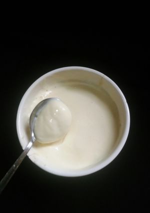 A picture of Home made mayonnaise.