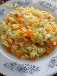 Una foto de Arroz salteado con pollo