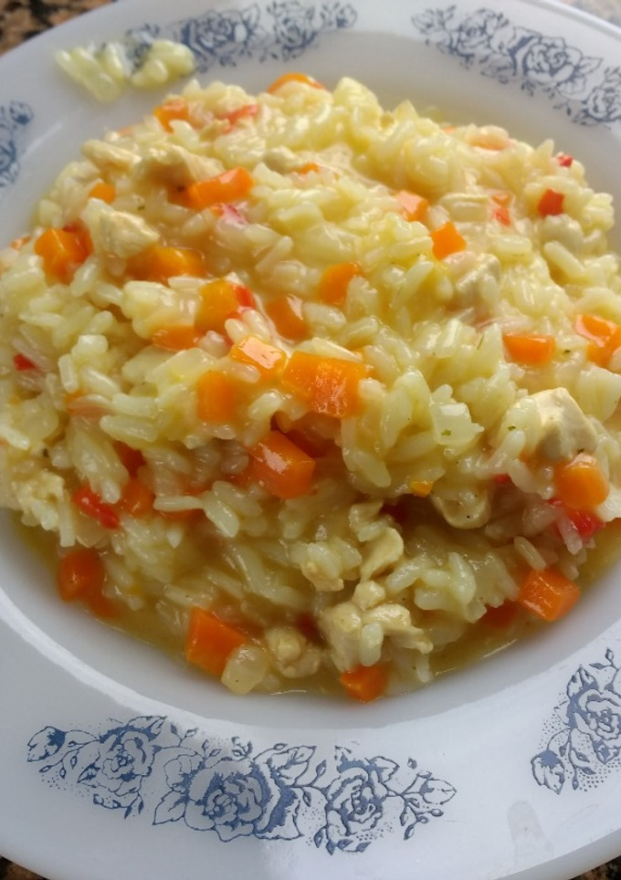 Una foto de Arroz salteado con pollo