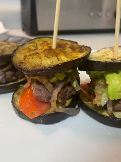 Una foto de Mini hamburguesas con berenjena