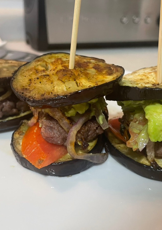 Una foto de Mini hamburguesas con berenjena