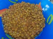 Una foto de lentejas con verduras