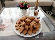 Une photo de makrout avec de la pâte de dattes