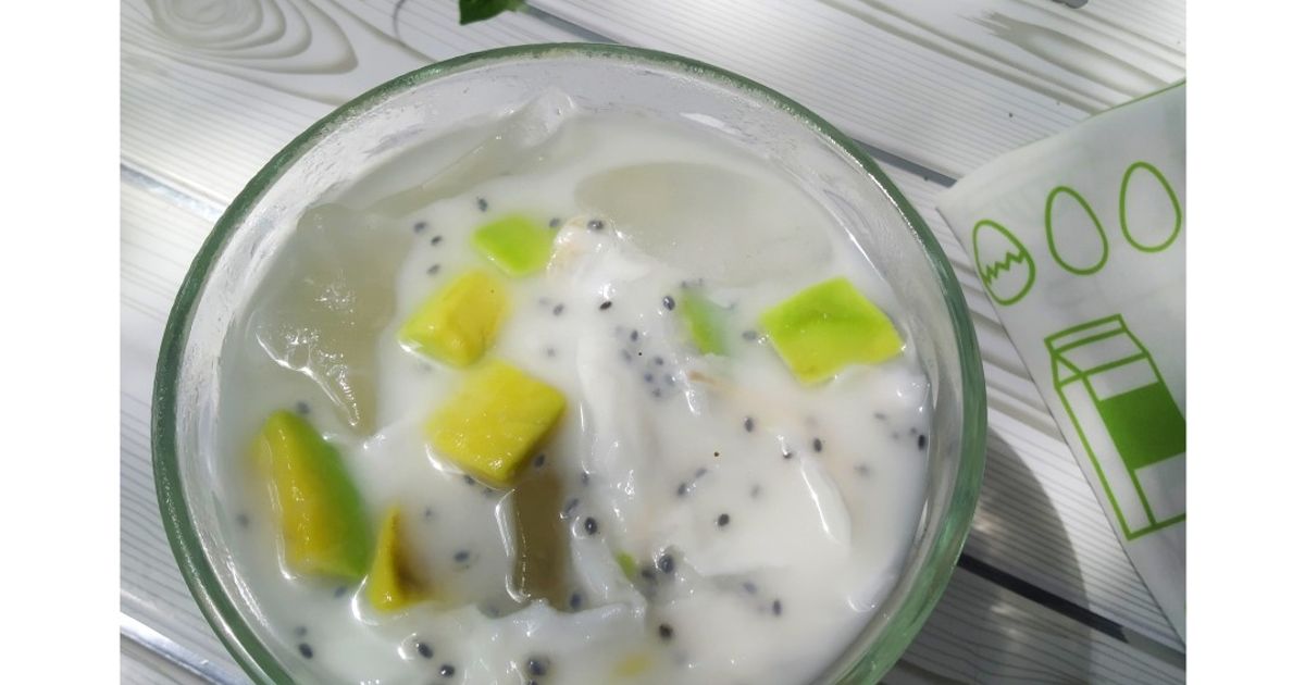 Es Teler Alpukat Kelapa Muda