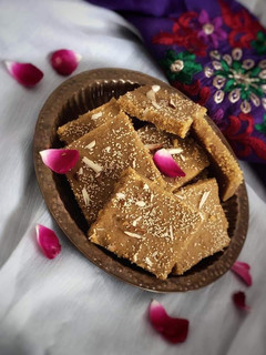 સુખડી રેસીપી મુખ્ય ફોટો