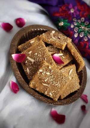 સુખડી રેસીપી મુખ્ય ફોટો