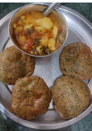 मेथी की पूड़ी (methi ki poori recipe in Hindi) रेसिपी मुख्य फोटो