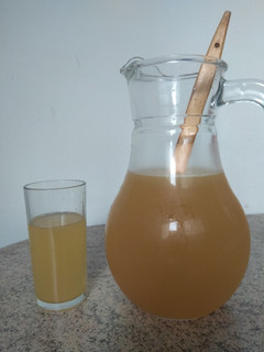 Una foto de Limonada con naranja