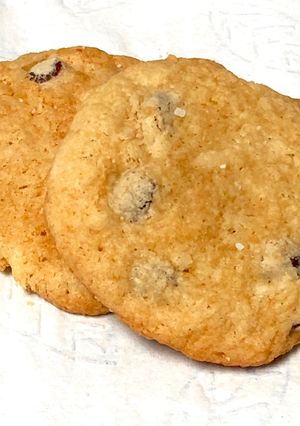 A picture of Ali’s Gluten-Free, Dairy-Free Chocolate Chip Coconut Rum Cookies.