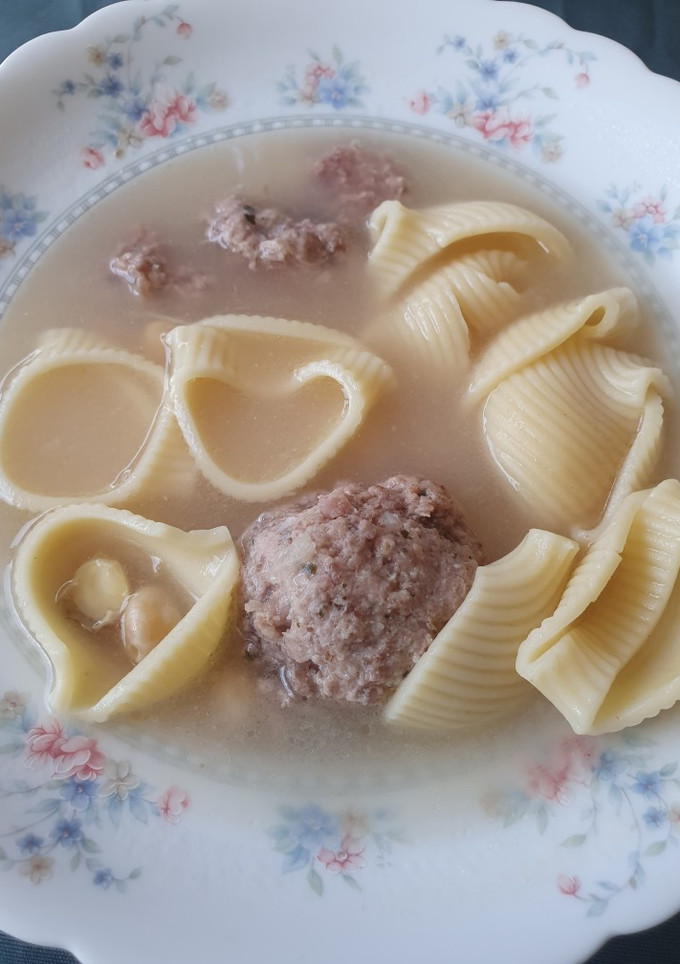 Una foto de Escudella i carn d'olla (cocido catalán)