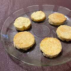 Una foto de Tapitas de alfajores con harina de coco y sin azúcar