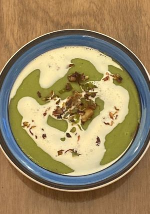 Una foto de Sopa de arveja partida