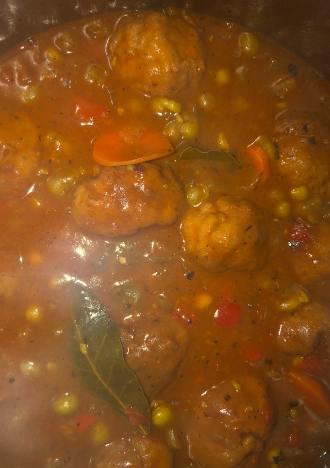 Una foto de Albóndigas en salsa con curry