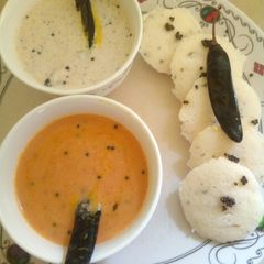 A picture of Rice idli with coconut chutney & tomato-onion chutney.