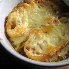 A picture of French Onion Soup.