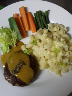 Foto resep Beef burger + pasta and yellow souce👍