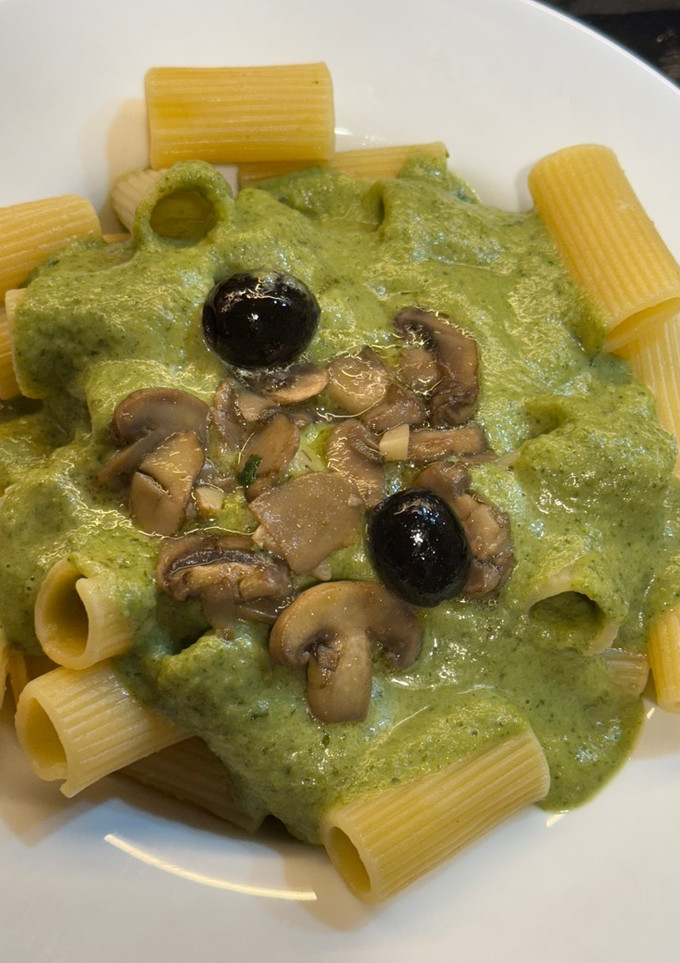 Una foto de Pasta con Salsa de Brócoli 🥦