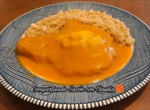 Una foto de Chuletas de cerdo en salsa de mango🌹