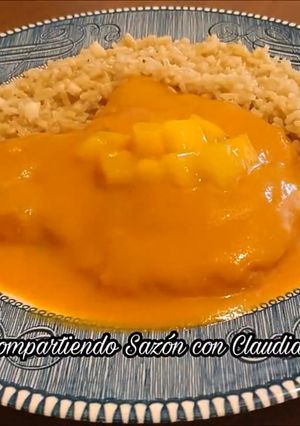 Una foto de Chuletas de cerdo en salsa de mango🌹