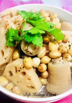 Hình của món Canh Đuôi Heo Hầm Củ Sen.