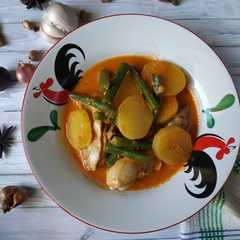 A picture of Gulai Ayam Campur.