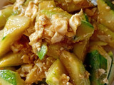 บวบหอมผัดไข่เค็ม