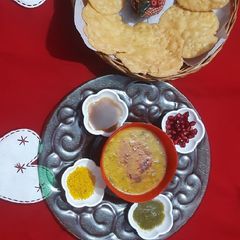 A picture of Dal pakwan.