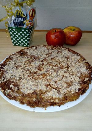 Una foto de Tarta de manzana (con base de avena, harina integral y maizena)