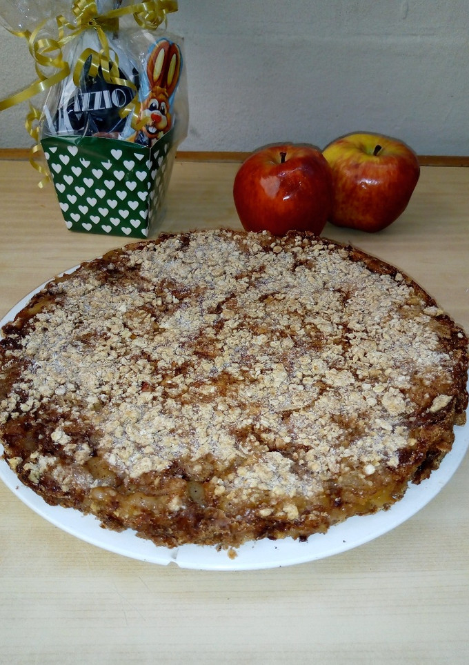 Una foto de Tarta de manzana (con base de avena, harina integral y maizena)