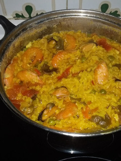 Una foto de Arroz con mariscos, setas y langostinos por el chef David rico rico