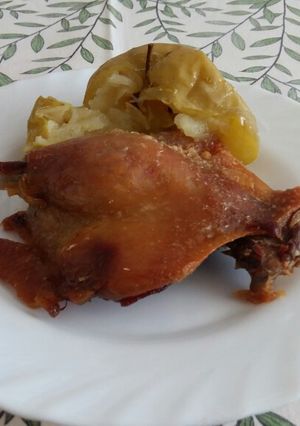 Una foto de Confit de pato al horno con manzanas