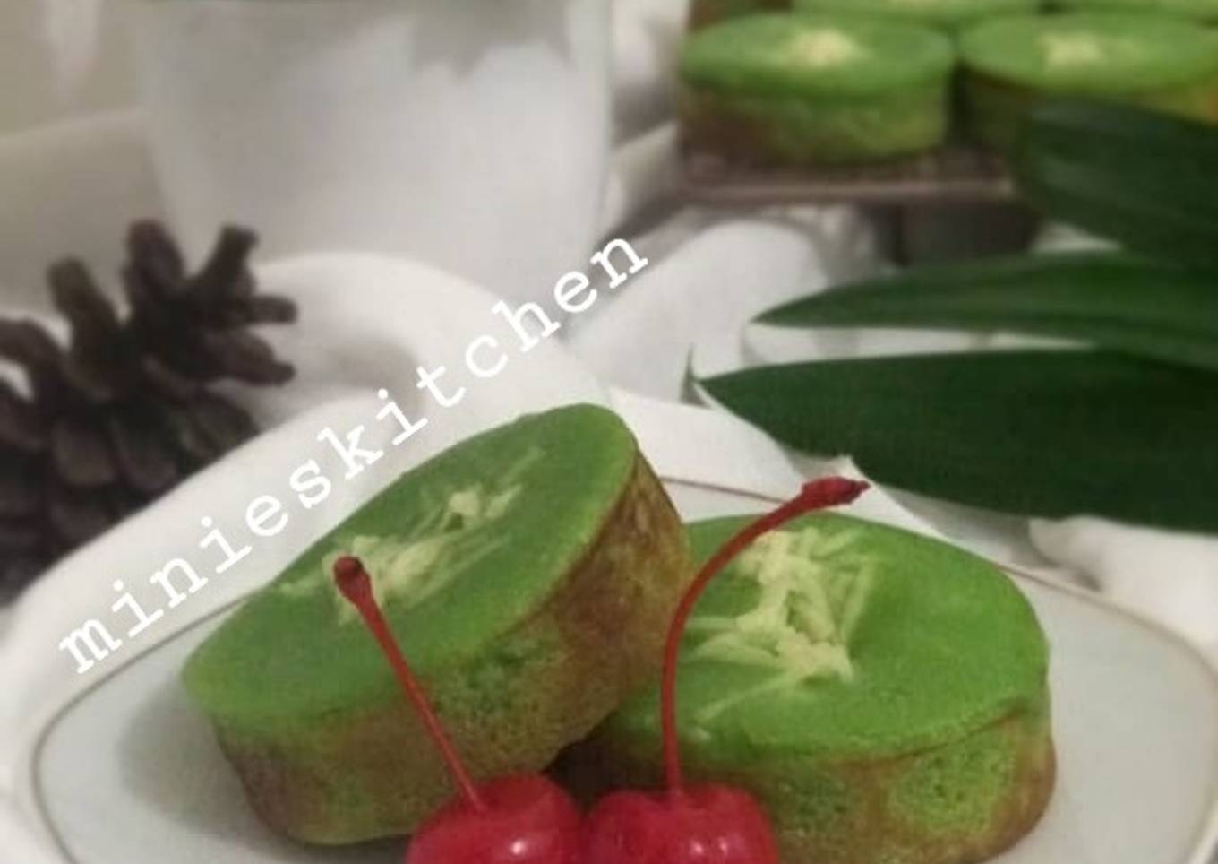 Kue lumpur kentang pandan