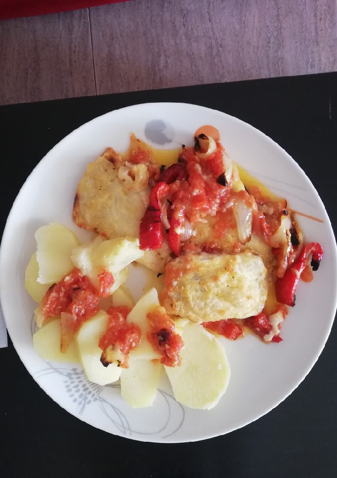 Una foto de Bacalao gratinado en cama