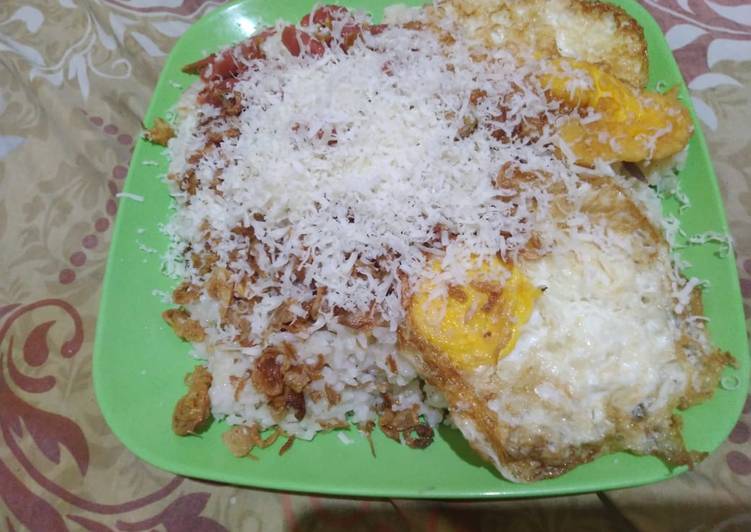 Nasi goreng bawang goreng keju