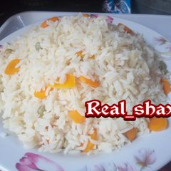 A picture of Dafaffiyar shinkafa da kayan lambu.