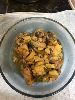 Una foto de Pollo Borracho con Piña en olla de presión