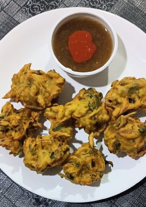 ઓનીયન પકોડા (Onion Pakoda Recipe In Gujarati) રેસીપી મુખ્ય ફોટો