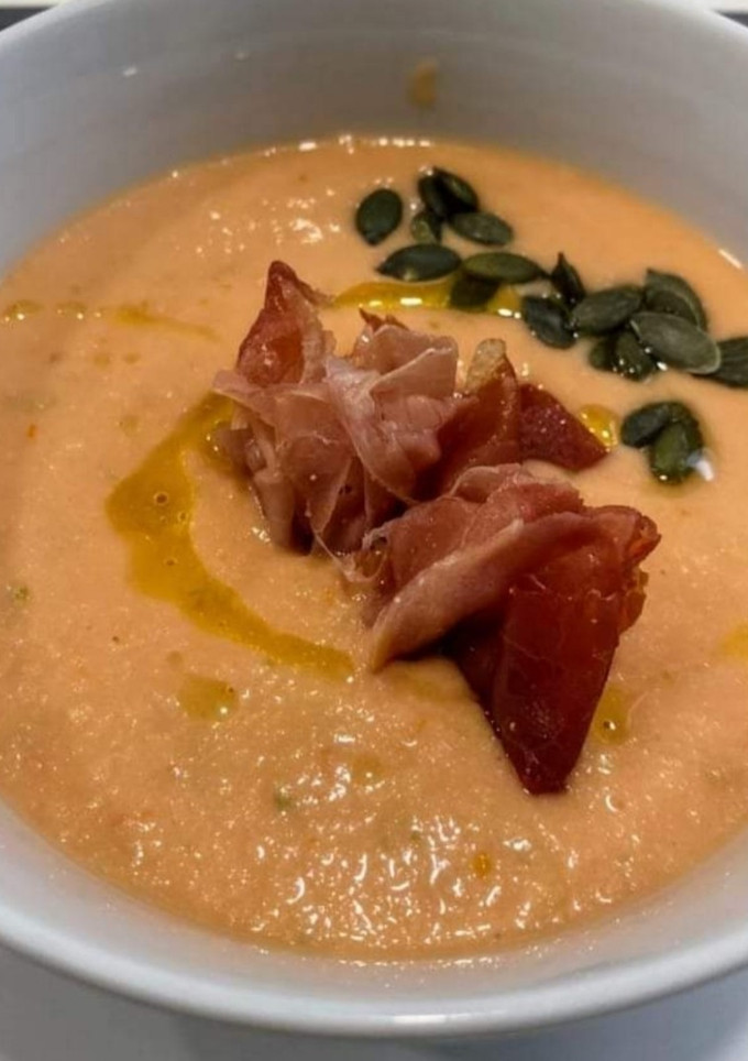 Una foto de Salmorejo de manzana