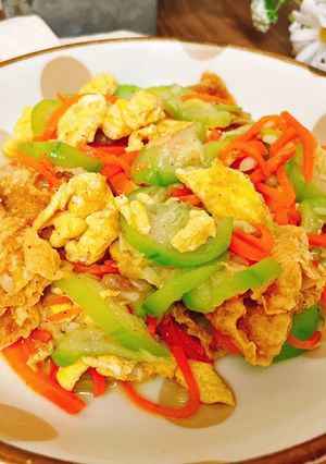 蛋皮炒絲瓜豆皮 的食譜成品照片