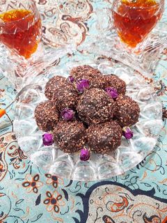 عکسی از دستور خرما کنجدی با مغز گردو (بمب انرژی)