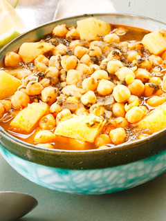 صورة لوصفة طريقة عمل شوربة الحمص والبطاطا المغربية