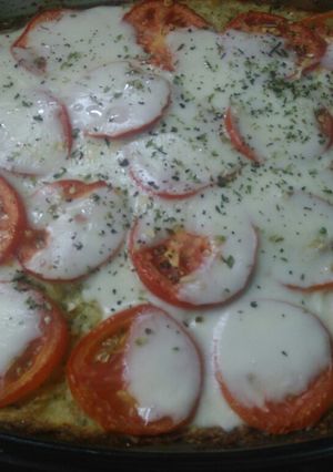 Una foto de Pizza de papa y brócoli.🍠🍕