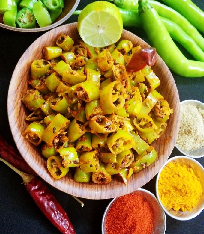 राजस्थानी हरी मिर्च के टिपोरे (Rajasthani Hari Mirch Ke Tipore Recipe In Hindi) रेसिपी बनाने की विधि in Hindi by Sudha Agrawal - Cookpad